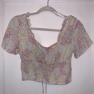 ✨NWT Sim and Sam Floral Crop Top